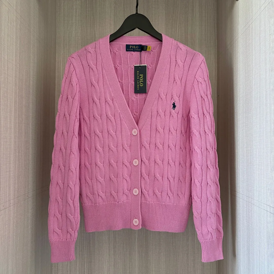 P230 RALPH LAUREN Ten-color V-neck cardigan with small label embroidery long-sleeved button pullover knitted sweater tops for men and women Ten colors Color: white, black, navy blue (red label), gray, pink, red, khaki, blue, yellow, navy blue (white label) Code number: S M L XL Material: cotton Weight: 720g